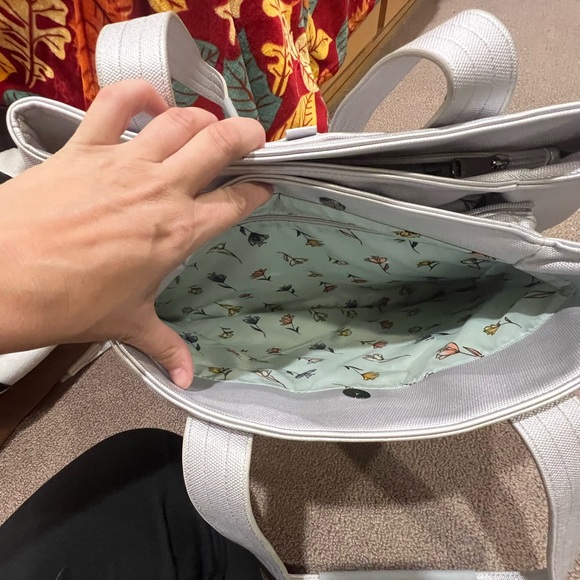 LUG Tempo Matte Luxe VL Tote Bag - Metallic Silver IcePop Stitch - Picture 8 of 14